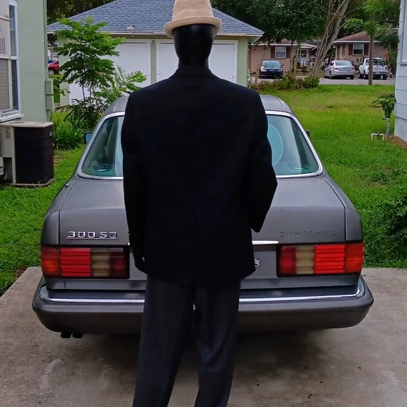 Stanley Blacker Men's (2) Button Luxury Blazer with Metallic Style Buttons - Picture 4 of 16